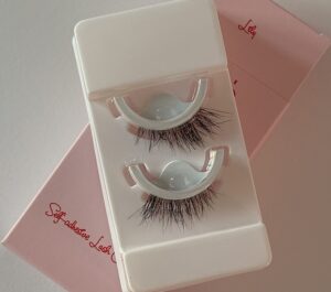 Lily Self-adhesive Lashes